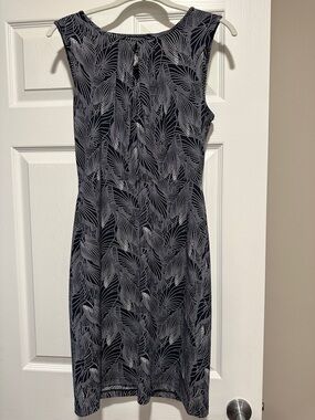 Ann Taylor Factory Navy and White Sleeveless Leaf-Print Midi Dress